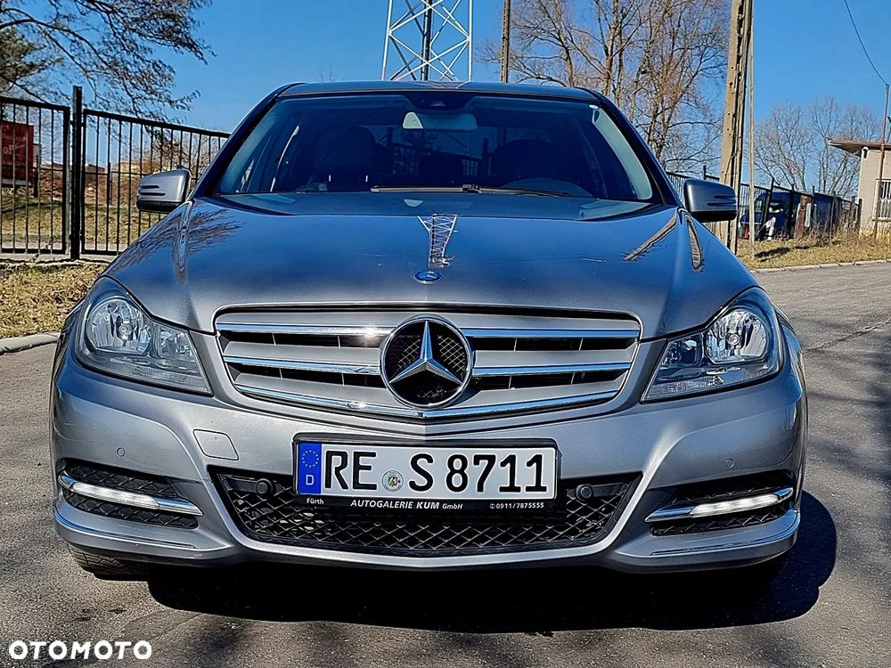 Mercedes-Benz Klasa C 180 CGI BlueEFFICIENCY Avantgarde - 2