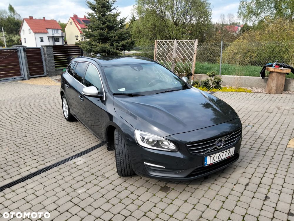 Volvo V60 D2 Momentum - 1
