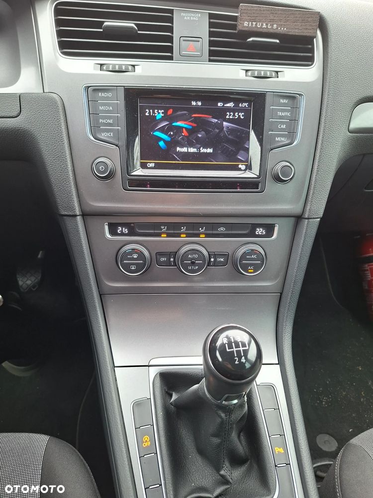 Volkswagen Golf 1.6 TDI BlueMotion Technology Comfortline - 12