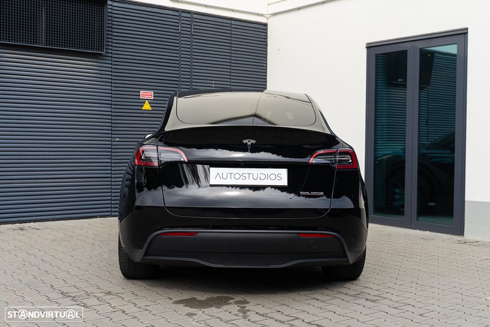 Tesla Model Y Performance Dual Motor AWD - 14