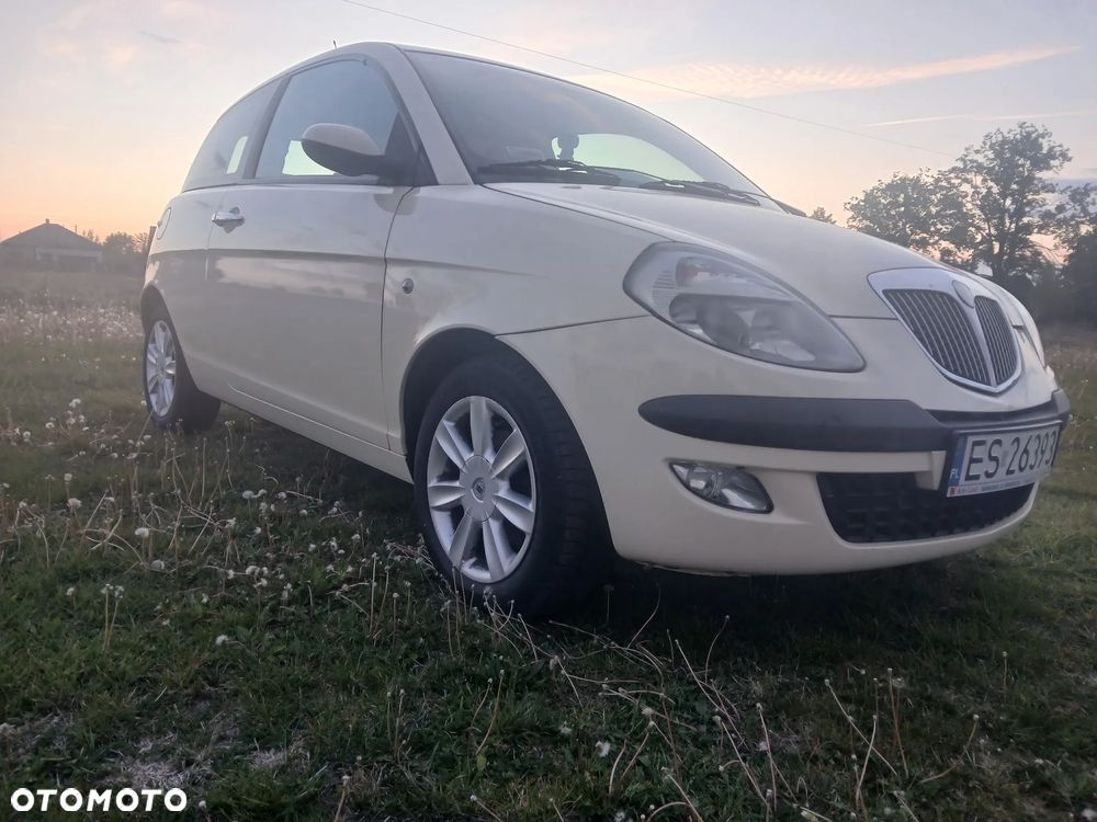 Lancia Ypsilon 1.2 8V Argento (5 os.) - 6
