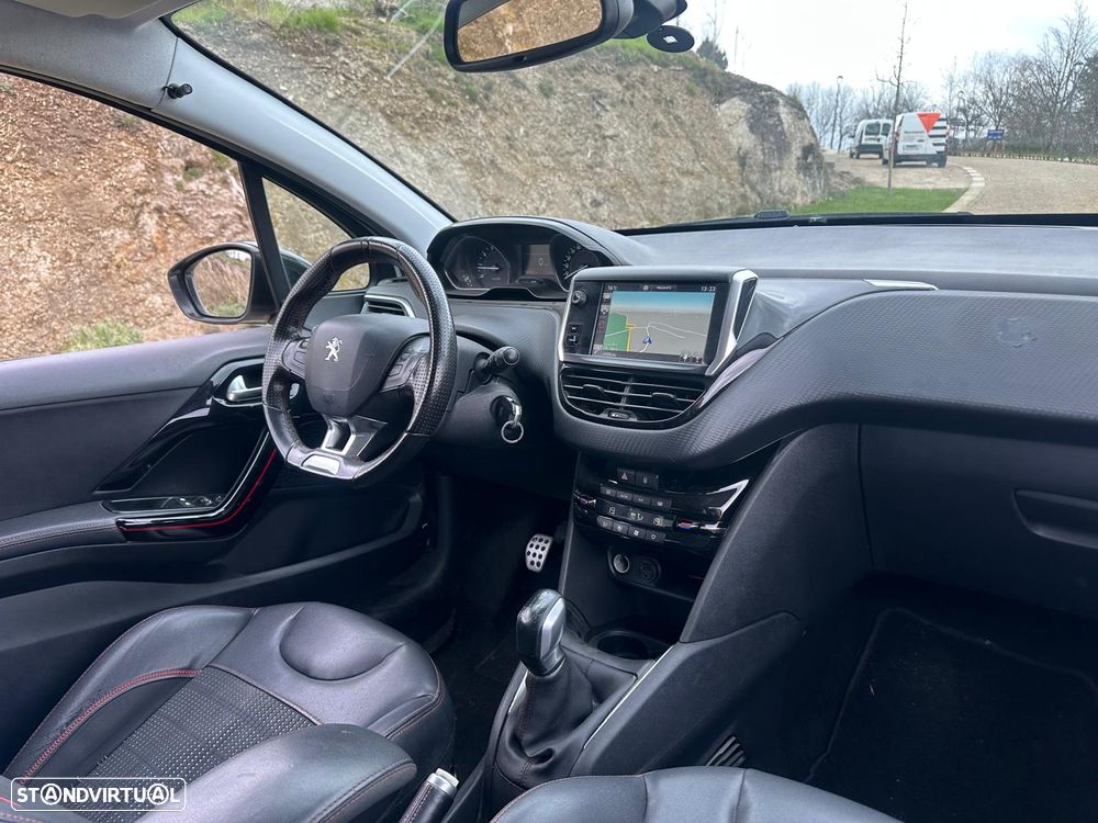 Peugeot 208 1.2 PureTech GT Line - 16