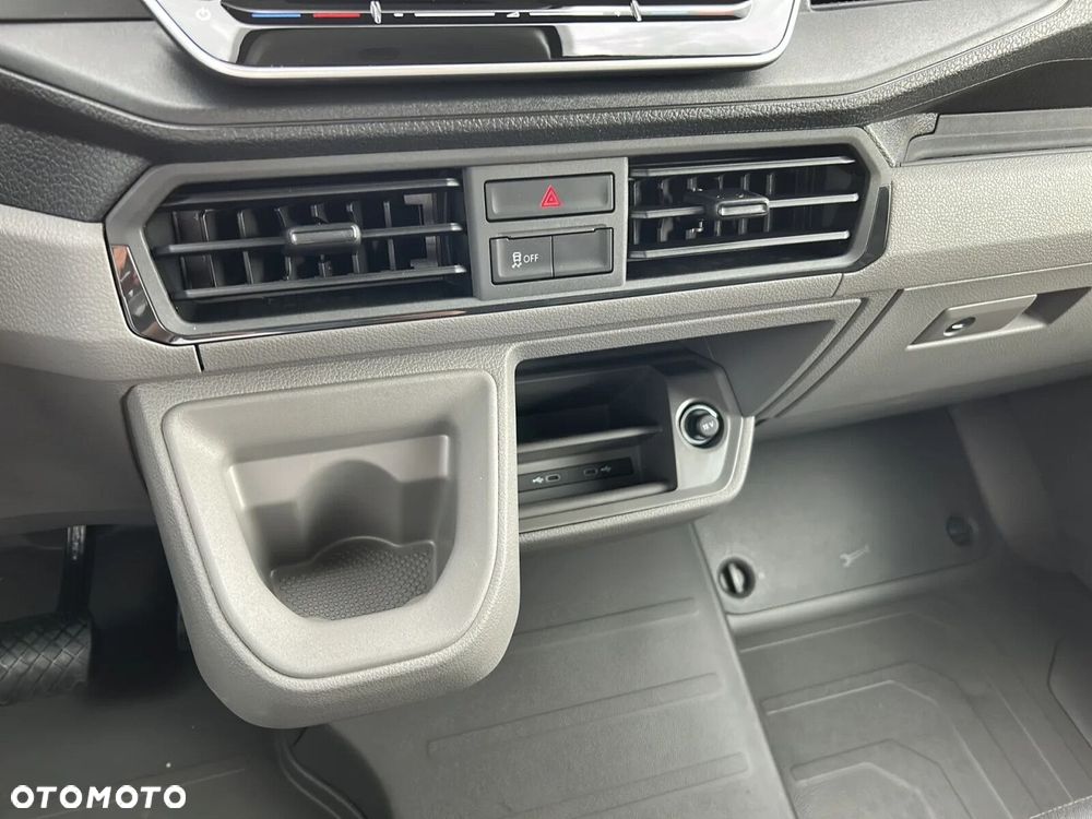 Volkswagen Crafter KONTENER MEBLOWY+WINDA/AUTOMAT/35 Podwozie z pojedynczą kabiną 2,0 l 163 KM manual r. o.: 4490 mm - 29