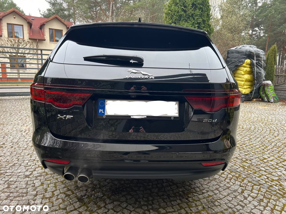 Jaguar XF 2.0 i4D R-Sport - 9