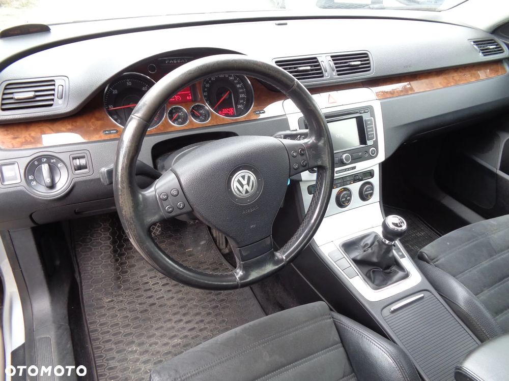 Volkswagen Passat 2.0 TDI DPF Highline - 11
