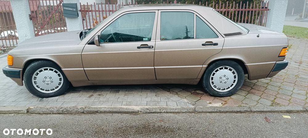 Mercedes-Benz W201 (190) - 4