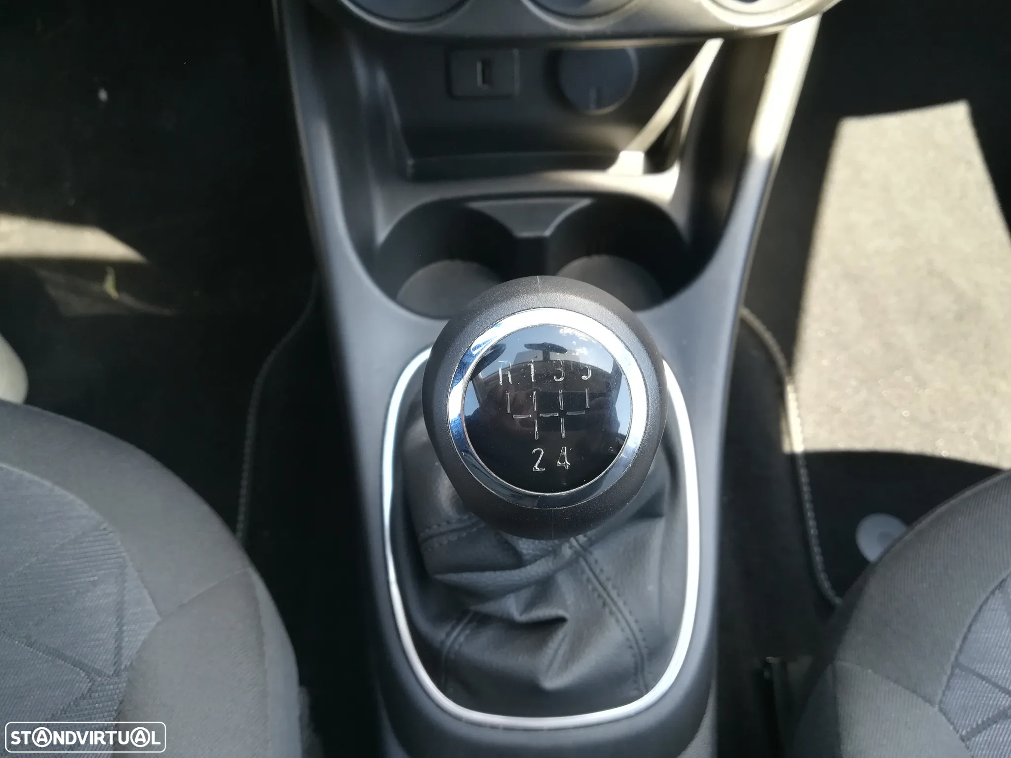 Opel Corsa 1.2 120 Anos - 18