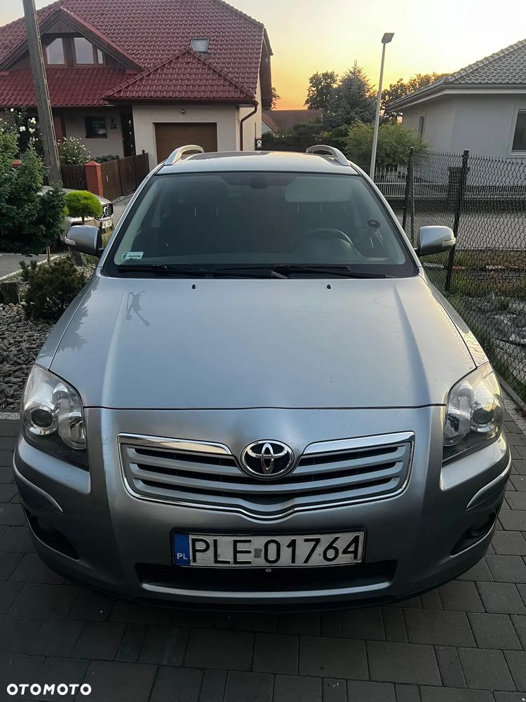 Toyota Avensis Combi 2.0 D-4D - 1