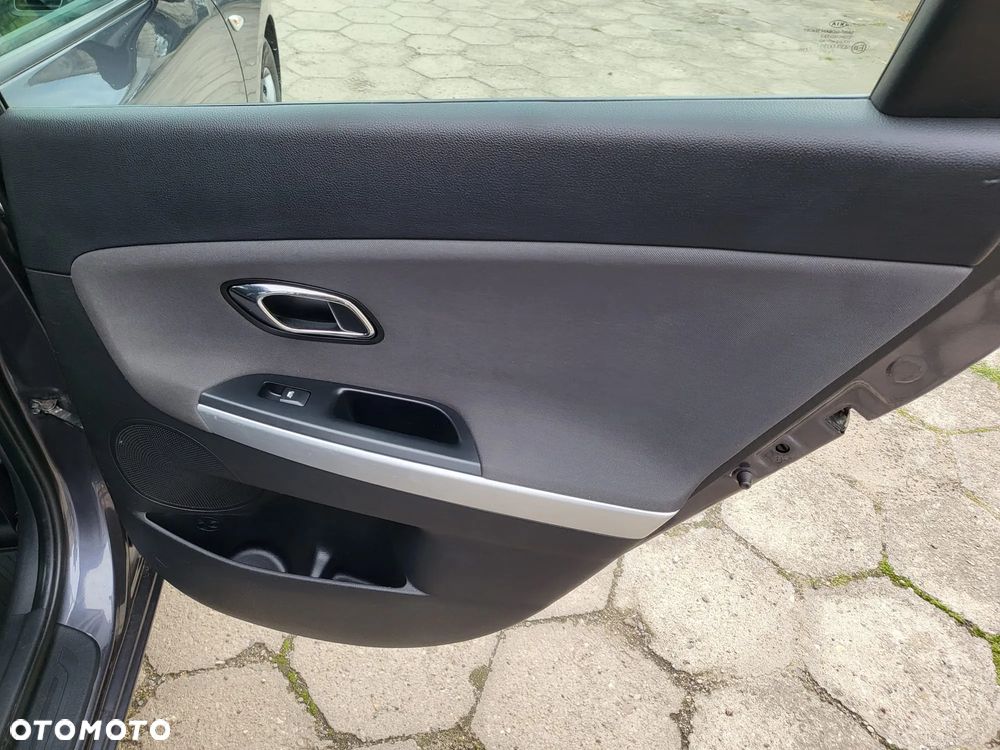 Kia Ceed - 10