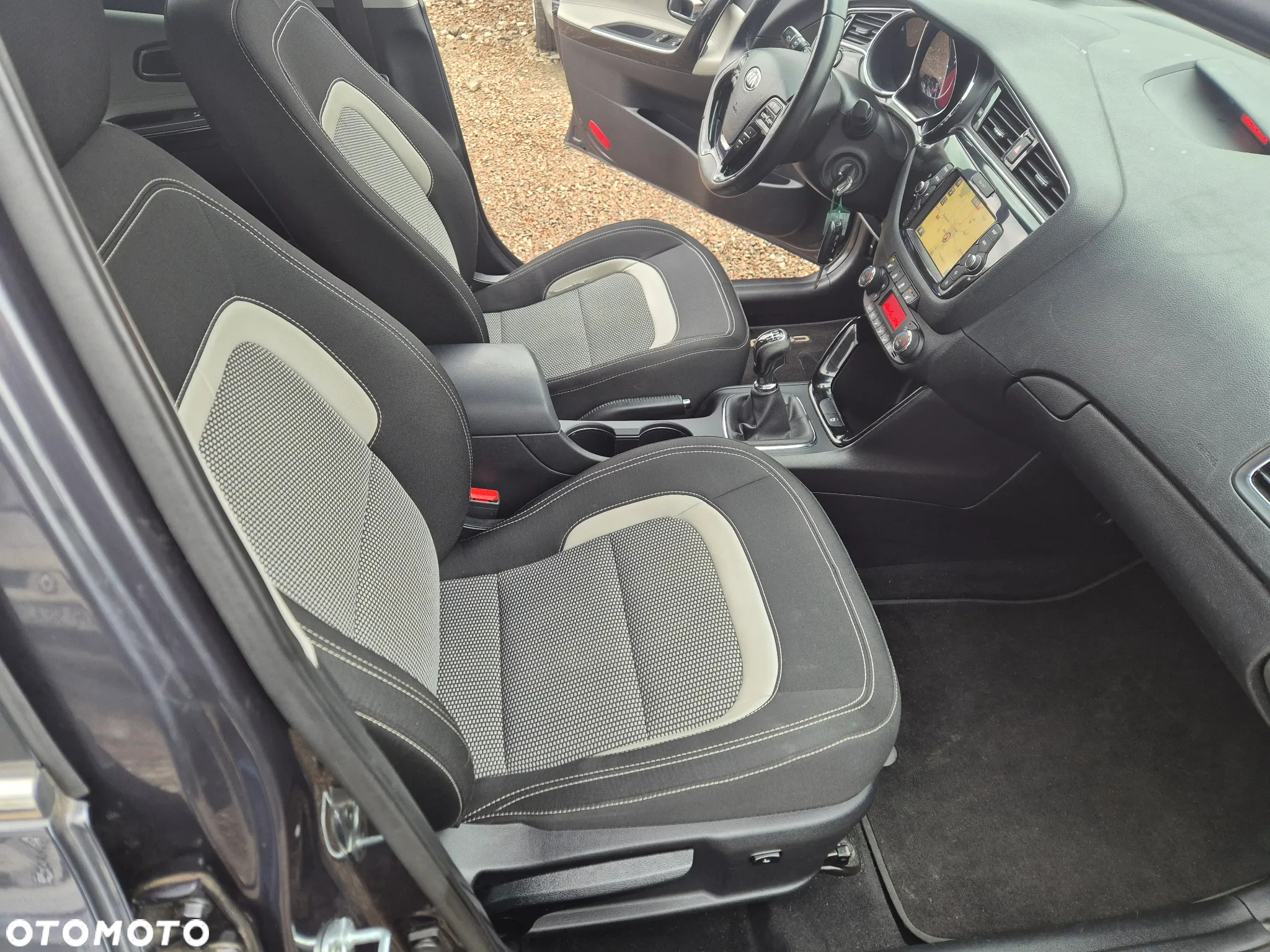 Kia Ceed 1.6 GDI ISG Dream-Team Edition - 13
