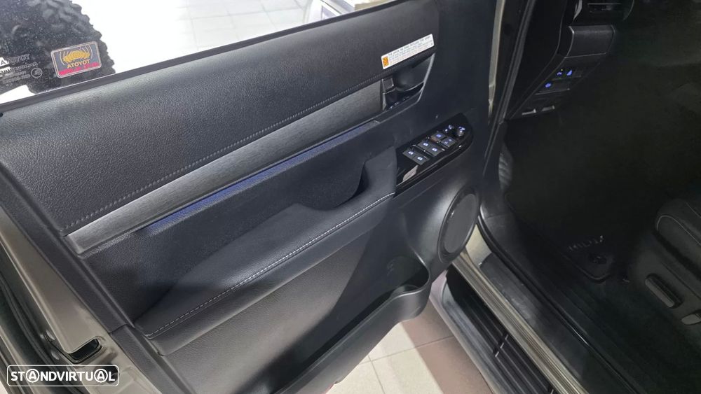 Toyota Hilux 2.8 D-4D 4WD GR Sport II - 34