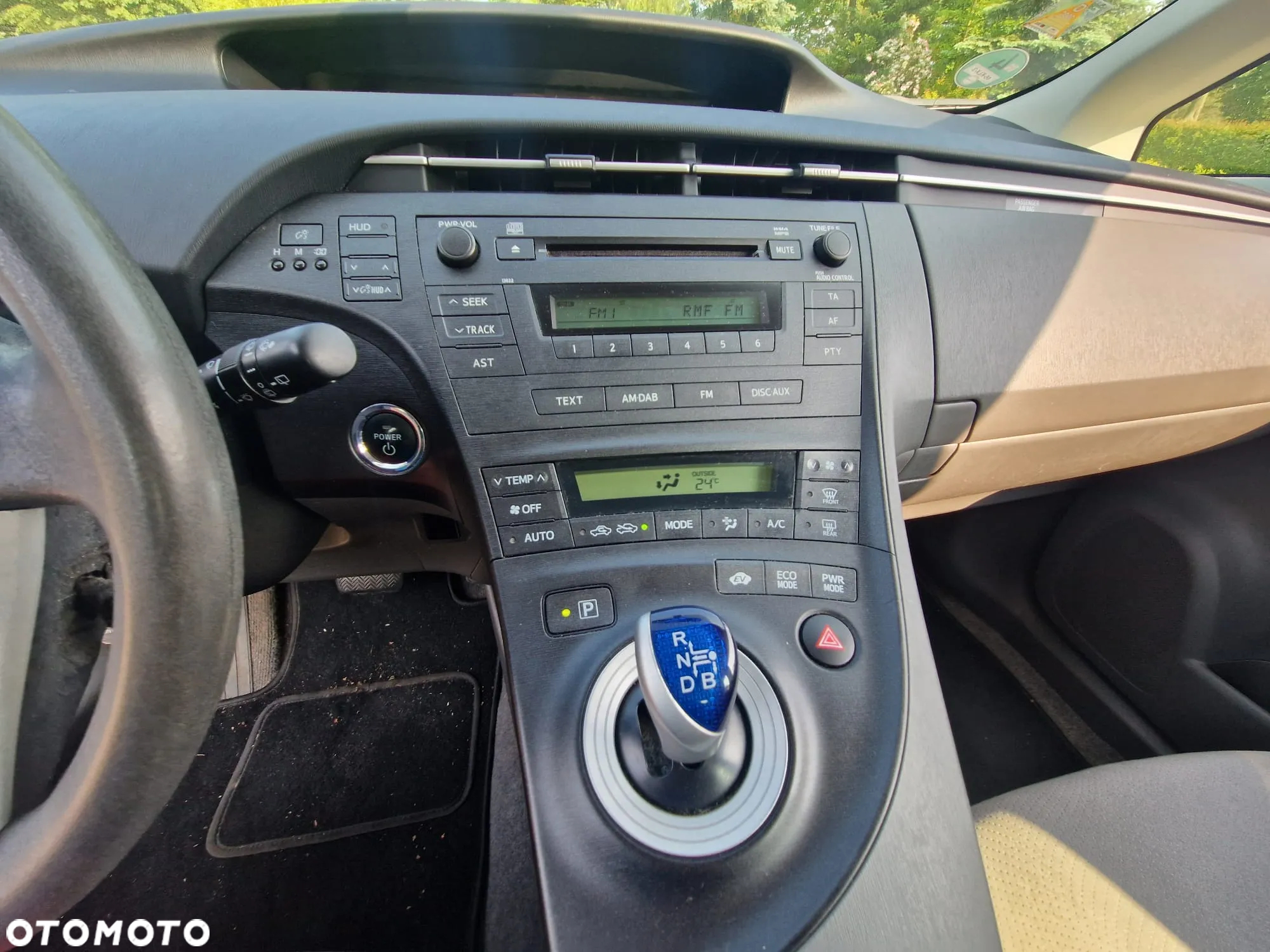 Toyota Prius 1.8 HSD Premium - 19