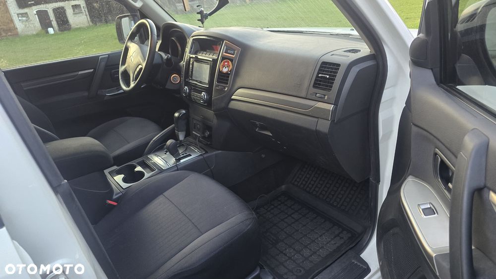 Mitsubishi Pajero - 14