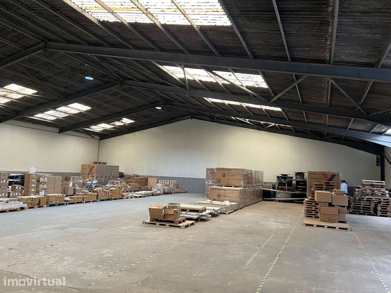 PAVILHÕES INDUSTRIAIS - 900M2 e 1.100M2- AVIDOS - COMPLEXO FITOR - Grande imagem: 2/11