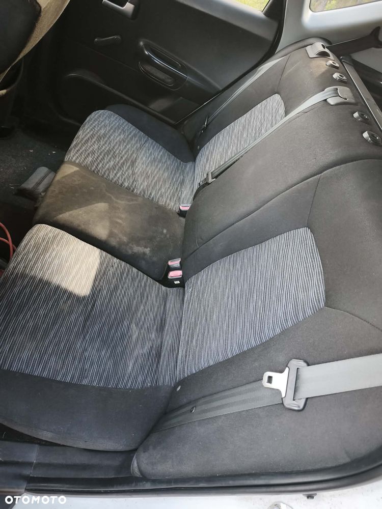 Kia Ceed - 8