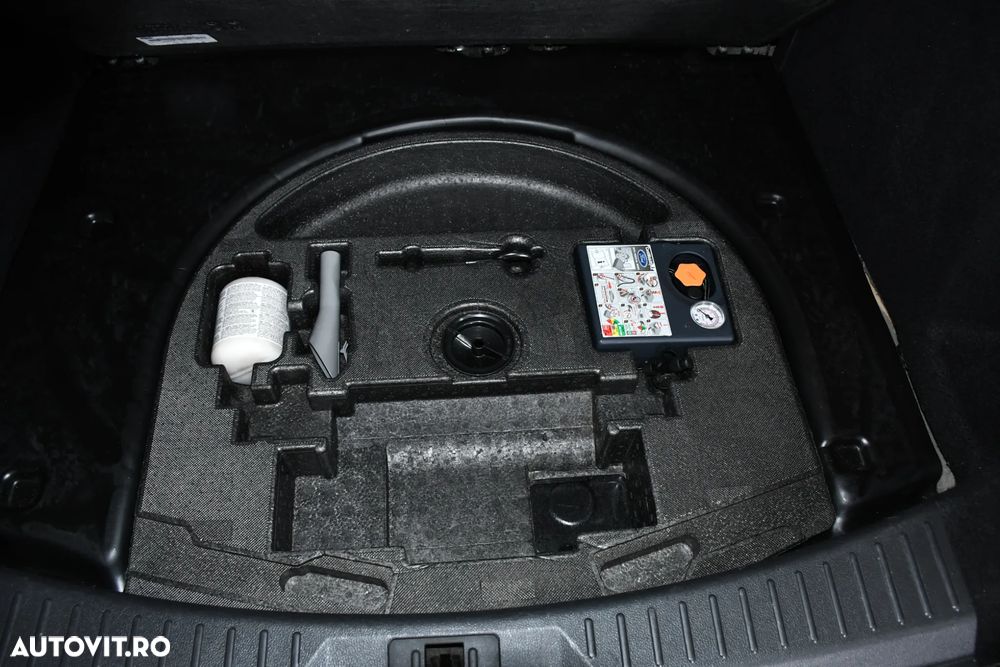 Ford Kuga 2.0 TDCi 4x4 Titanium - 28