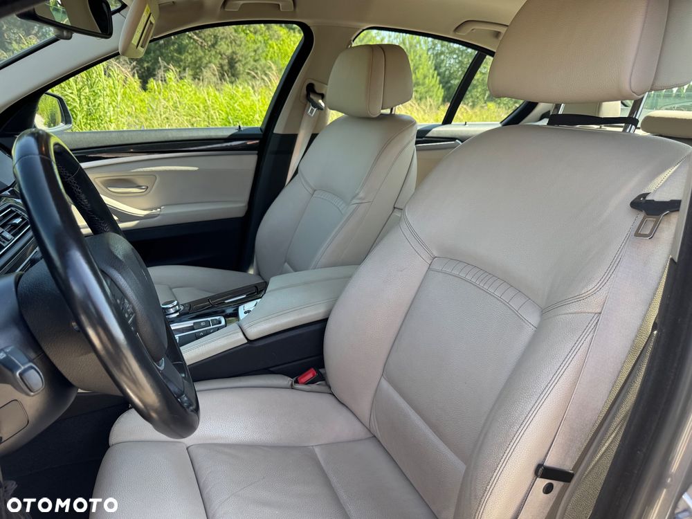 BMW Seria 5 520d xDrive - 14