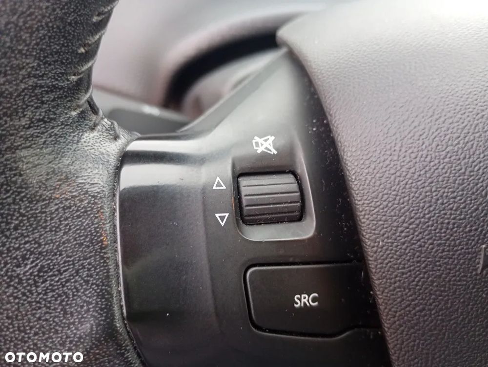 Peugeot 2008 1.2 Pure Tech Style S&S - 21