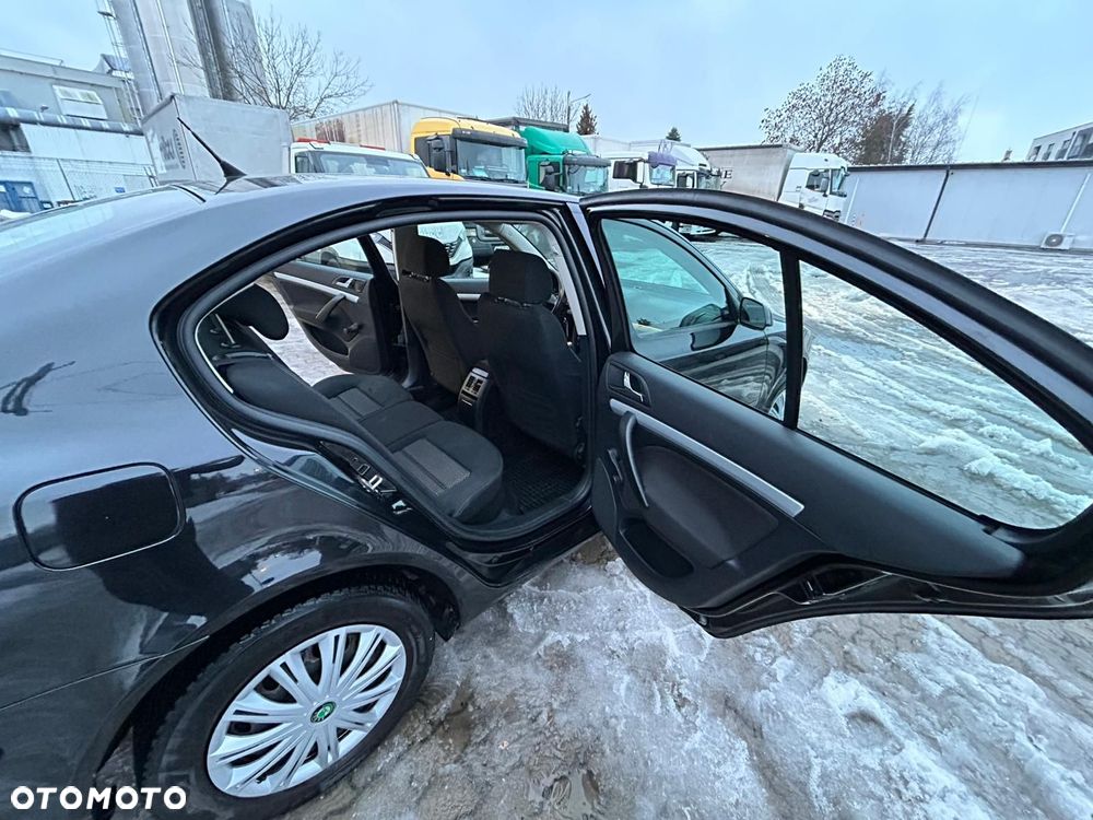 Skoda Octavia 2.0 FSI Ambiente - 14