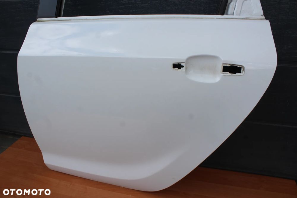 DRZWI LEWY TYŁ TYLNE LEWE OPEL ASTRA J KOMBI Y40R - 19