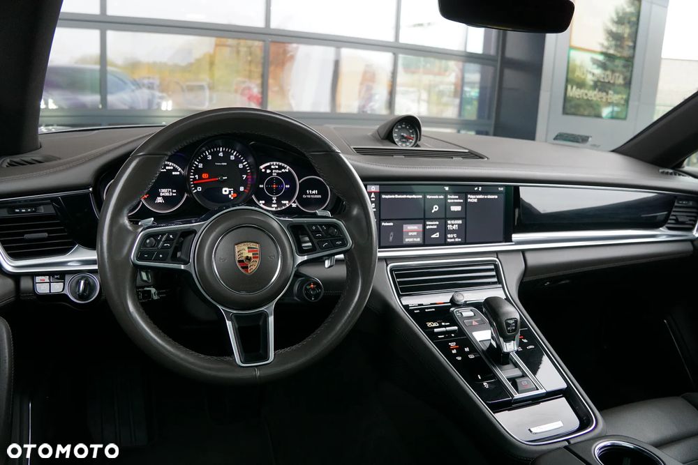 Porsche Panamera 4 Sport Turismo - 34