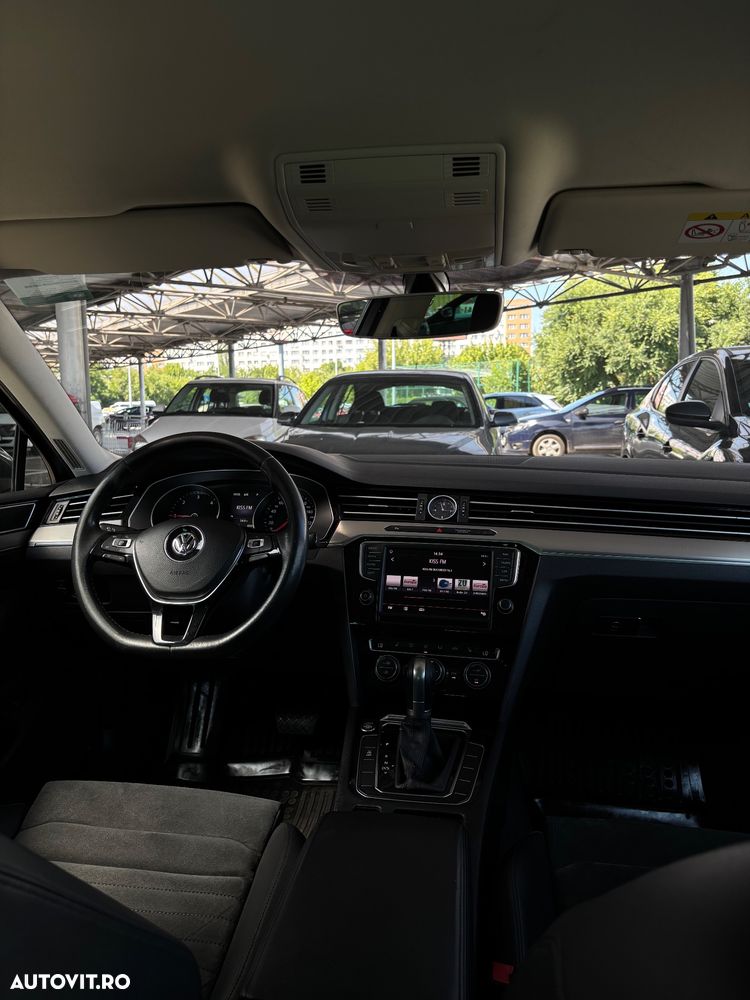 Volkswagen Passat 1.6 TDI SCR DSG Business - 24