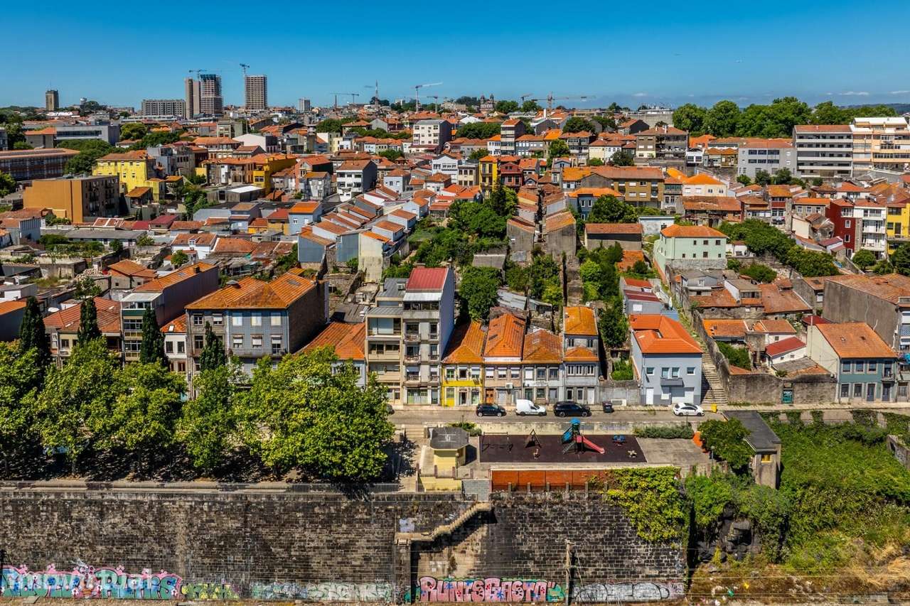 Prédio com vista Douro para reabilitar — Fontaínhas — Potencial de amp - Grande imagem: 4/26