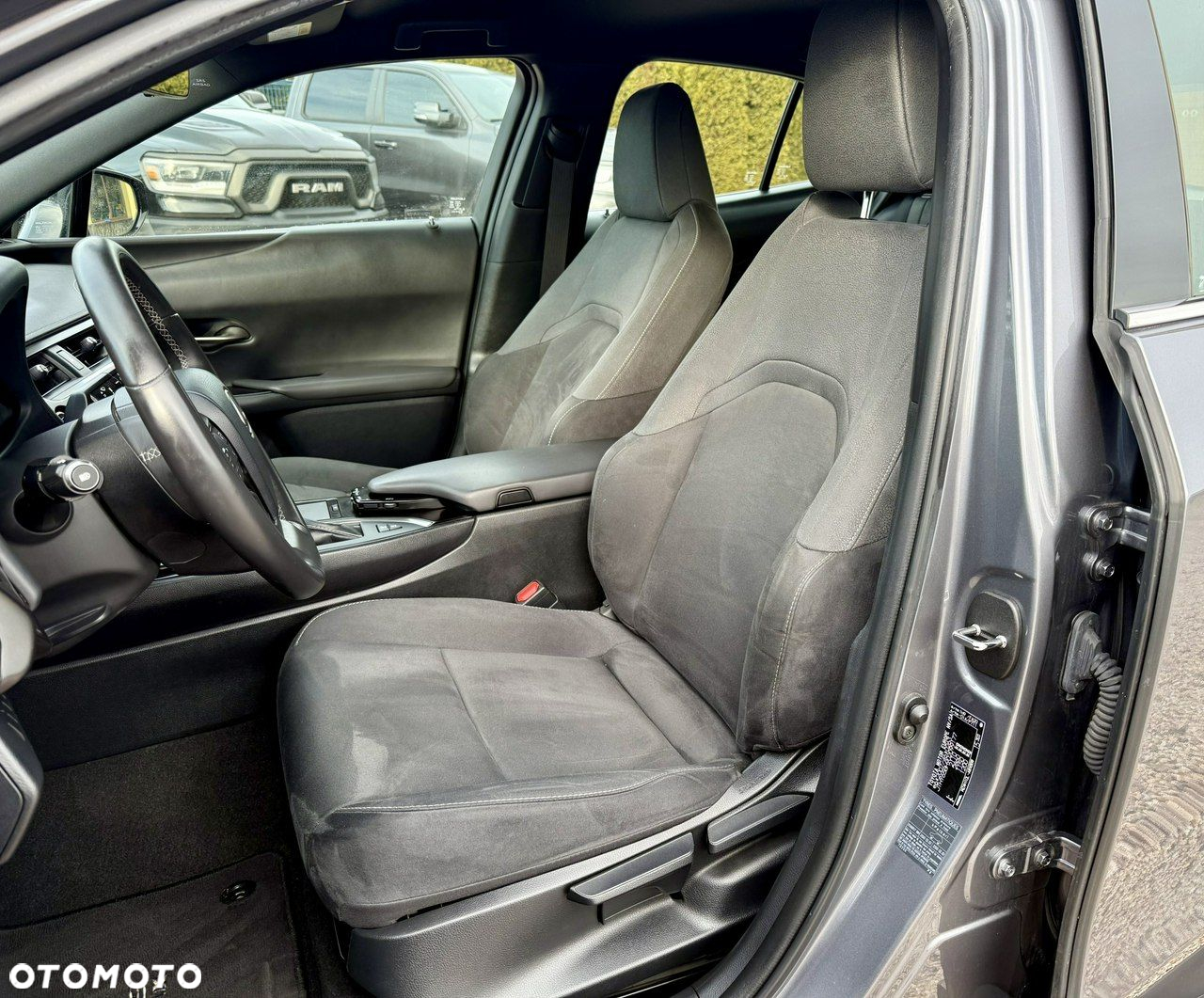 Lexus UX 250h Elegance 2WD - 18