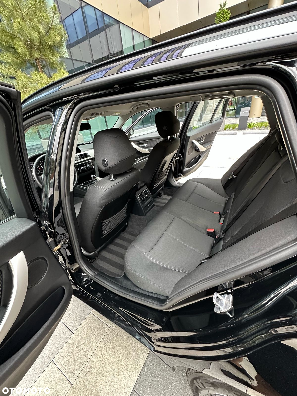 BMW Seria 3 318d Touring Advantage - 9