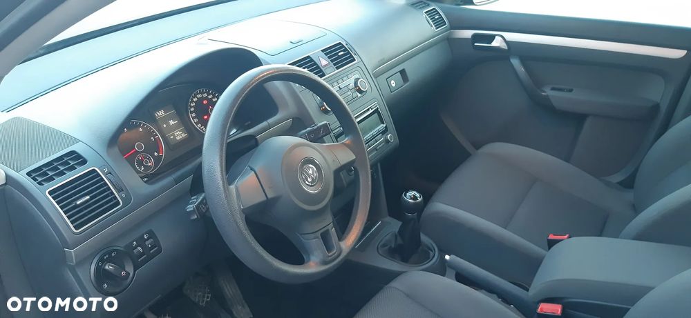 Volkswagen Touran - 12