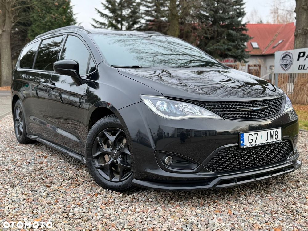 Chrysler Pacifica - 4
