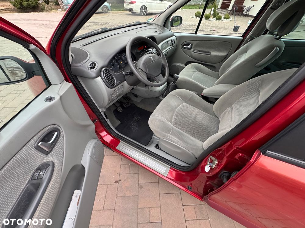 Renault Scenic 1.6 16V Privilege - 13