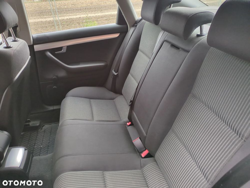 Audi A4 Limousine - 11