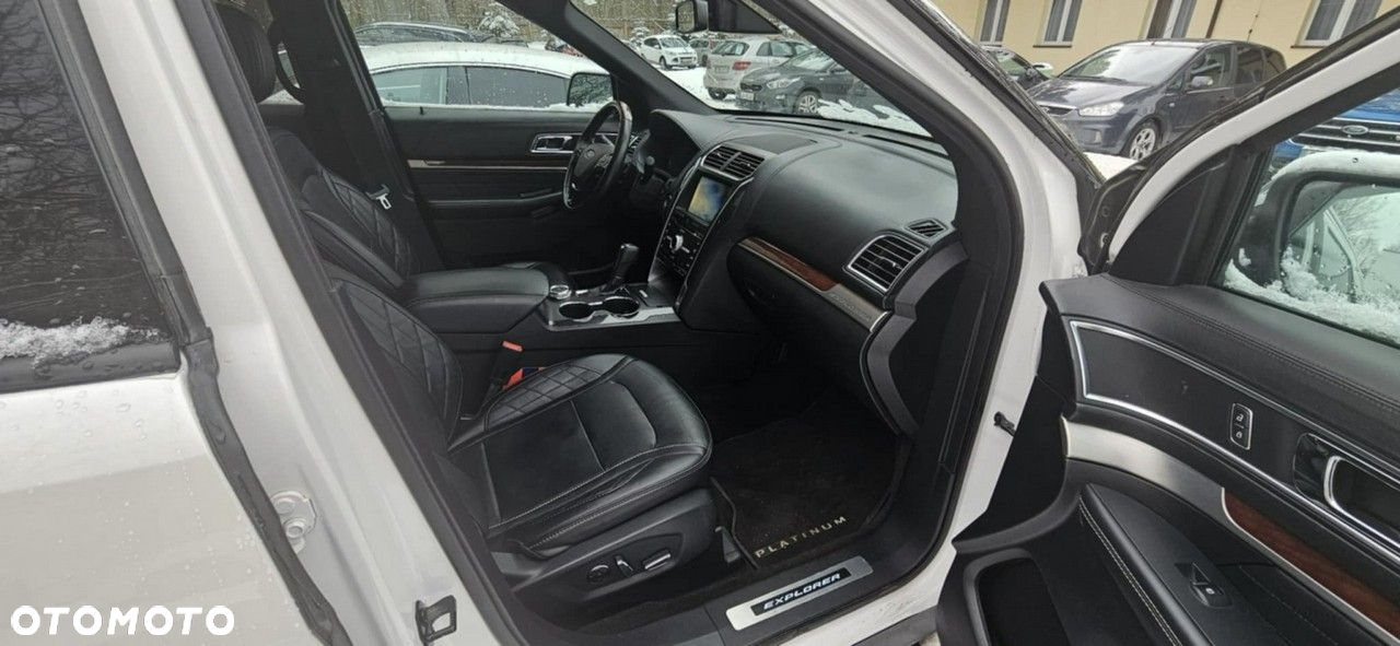 Ford Explorer - 13