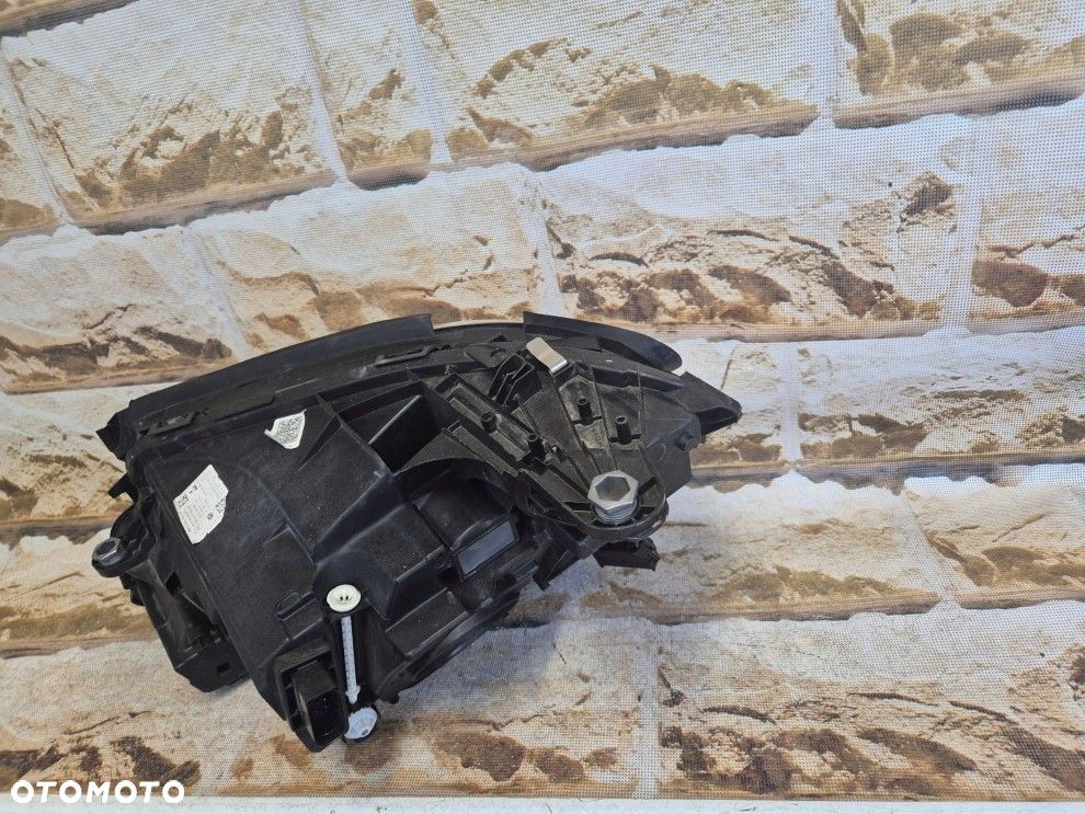 Reflektor prawa Mercedes-Benz E W213 A2139069604 niebieskie paski - 12