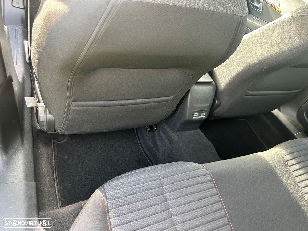 Peugeot e-2008 Allure - 14