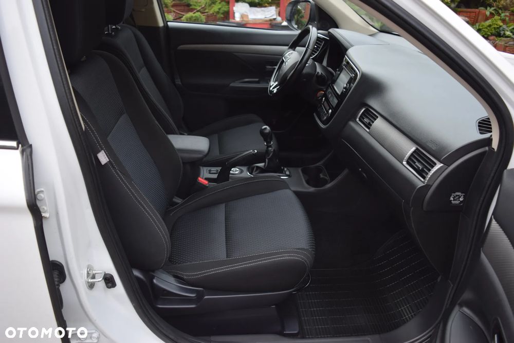 Mitsubishi Outlander 2.2 DI-D 4WD Plus - 10