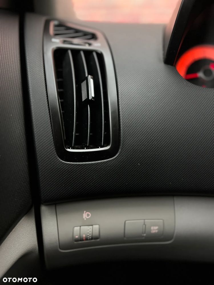 Kia Ceed - 27