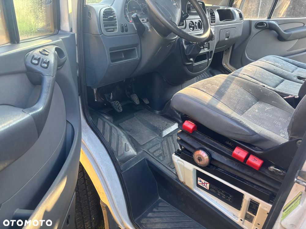 Mercedes-Benz Sprinter - 2