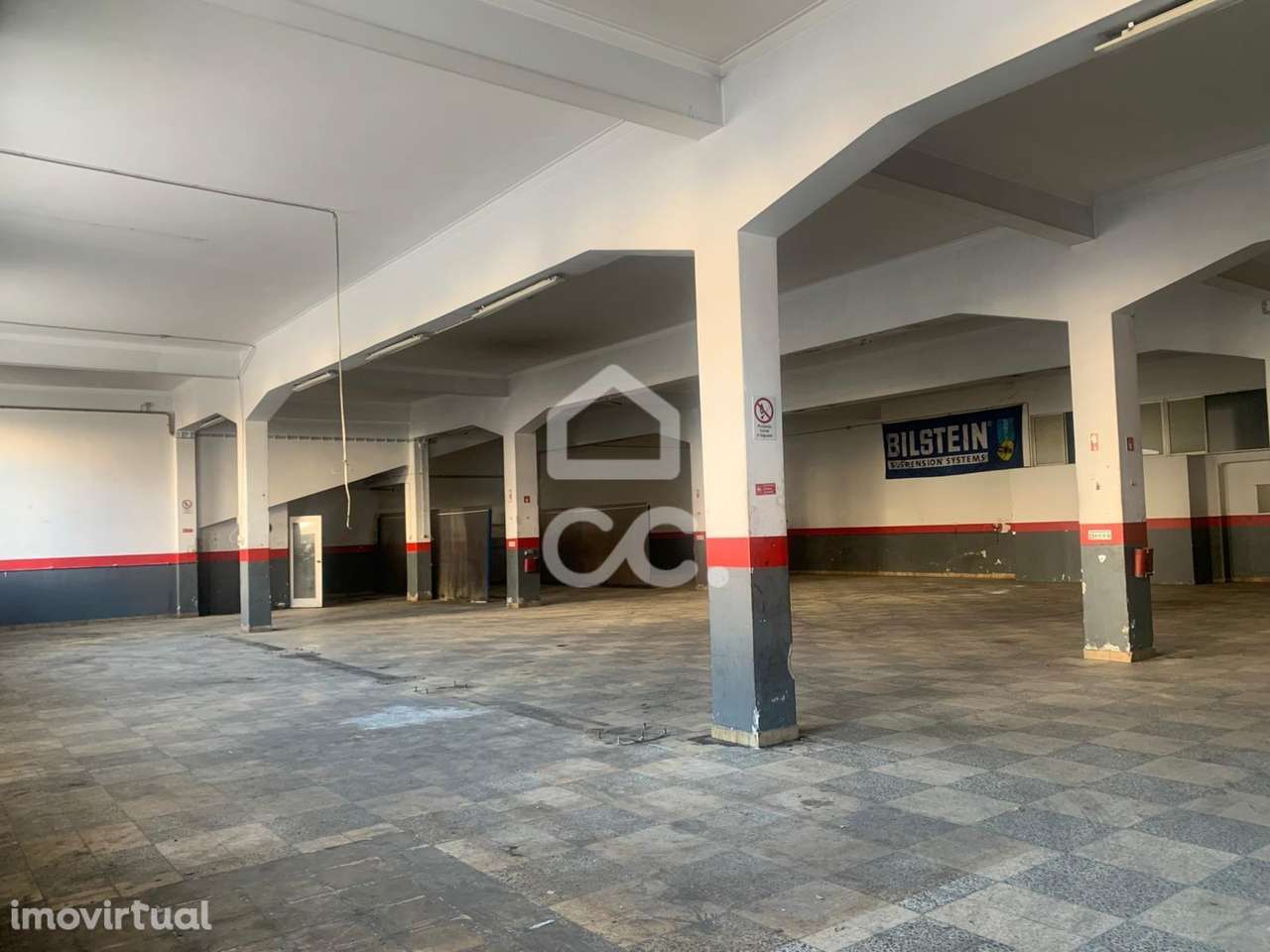 Espaço amplo, na Cruz de Pau - Grande imagem: 3/13