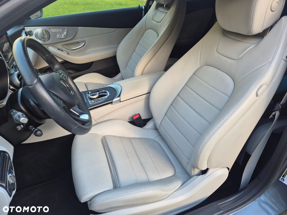 Mercedes-Benz Klasa C 300 9G-TRONIC AMG Line - 23