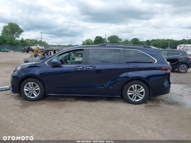 Toyota Sienna - 6