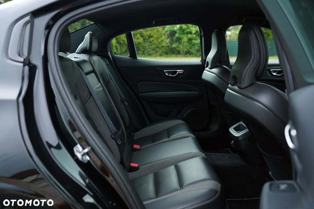Volvo S60 T5 R-Design - 23