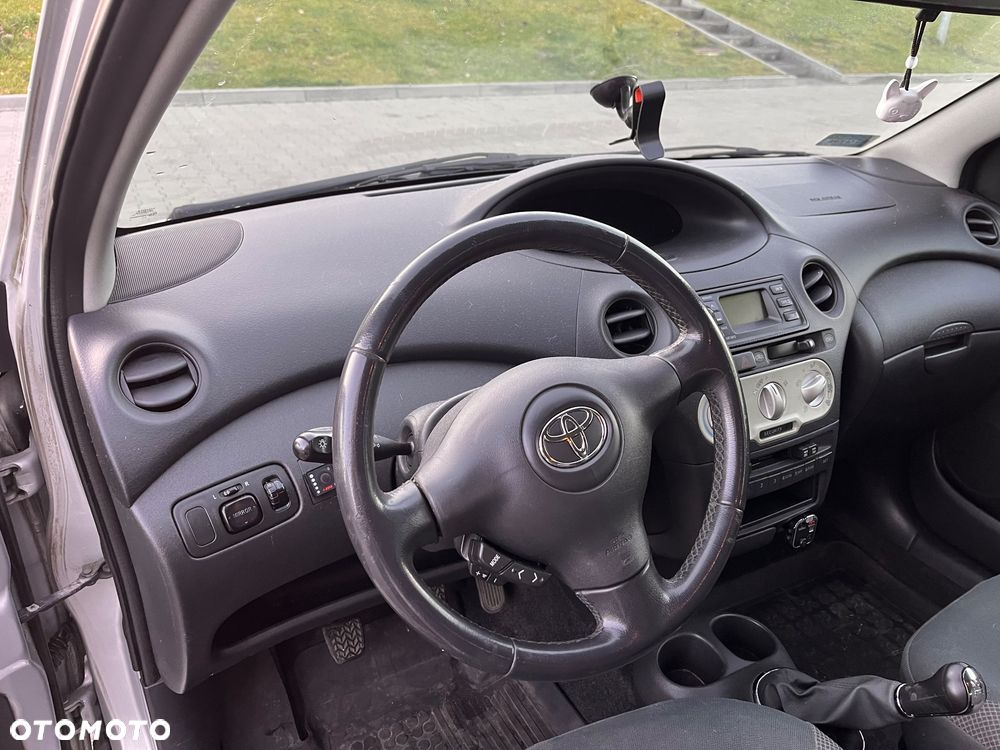 Toyota Yaris 1.3 - 13