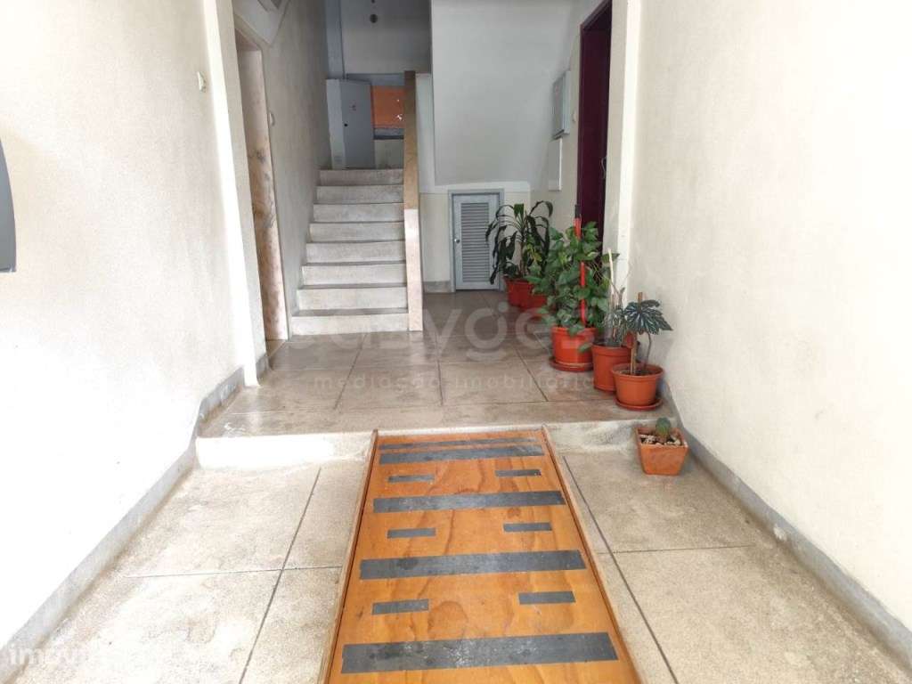 T2 em remodelação a apenas 5 minutos a pé do Centro Comercial do Co... - Grande imagem: 3/21