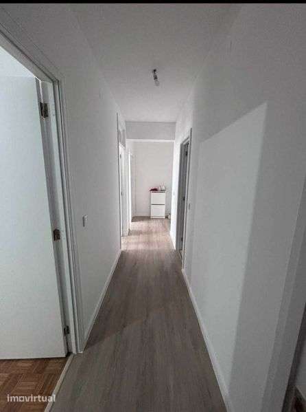 Apartamento T1+1 renovado - Grande imagem: 2/8