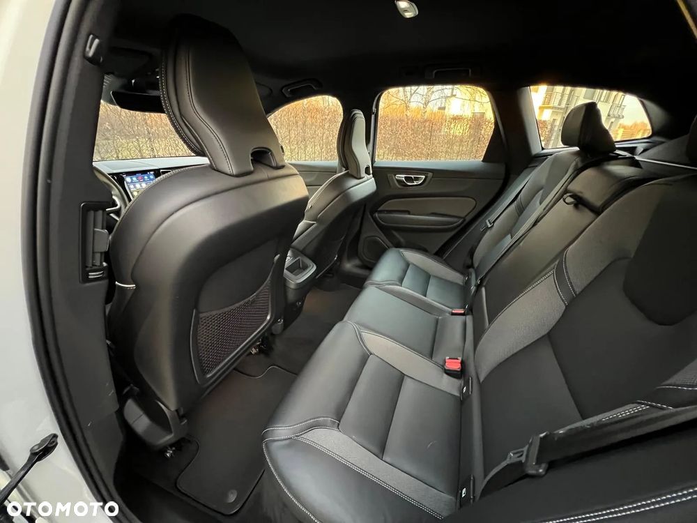 Volvo XC 60 B4 D Ultimate Dark - 17