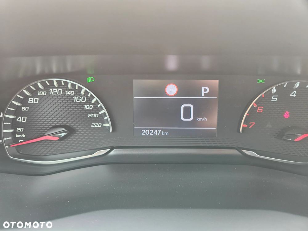 Peugeot 2008 PureTech 130 Stop&Start EAT6 Signature - 8