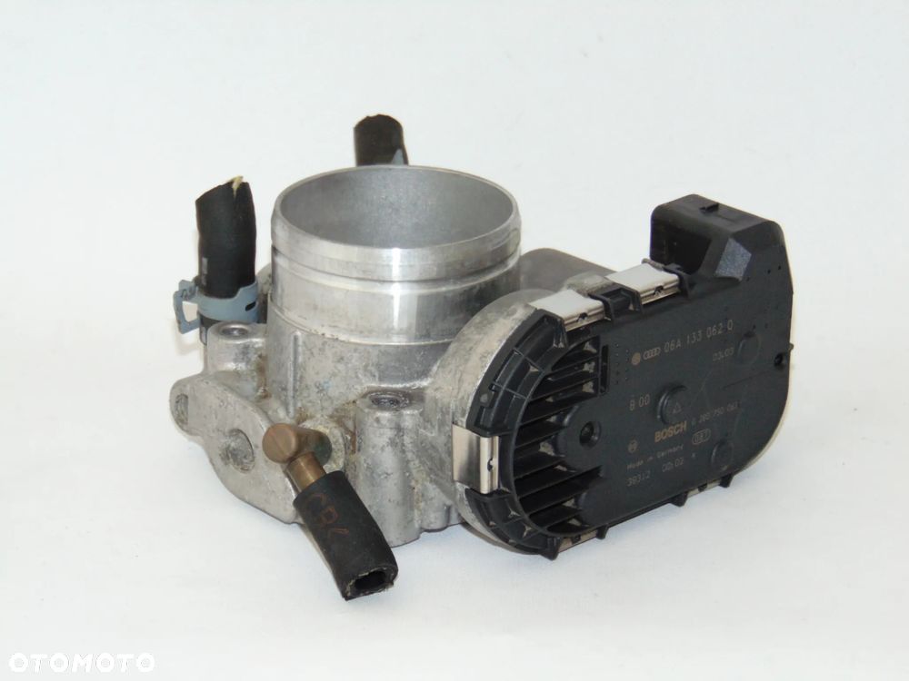 ORYGINAŁ przepustnica 06A133062Q 0280750061 VW Volkswagen Golf 4 IV Bora New Beetle Skoda Octavia I benzyna 2.0 - 8