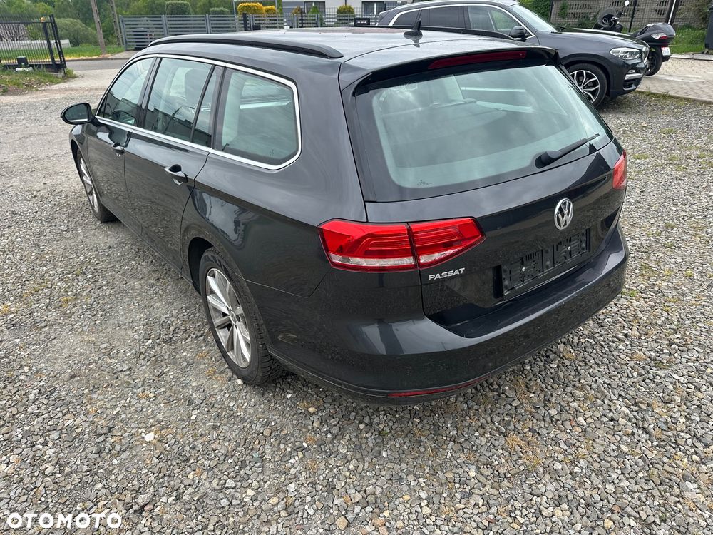 Volkswagen Passat - 12